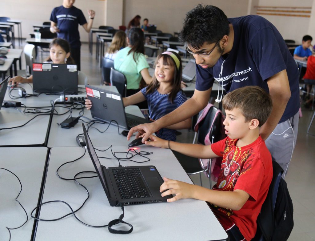 50 Grades 3-6 students came to University of Toronto’s School of Applied Science and Engineering on August 3-4 to engage in coding based STEM workshops with Engineering Outreach’s own CodeMakers Team. 